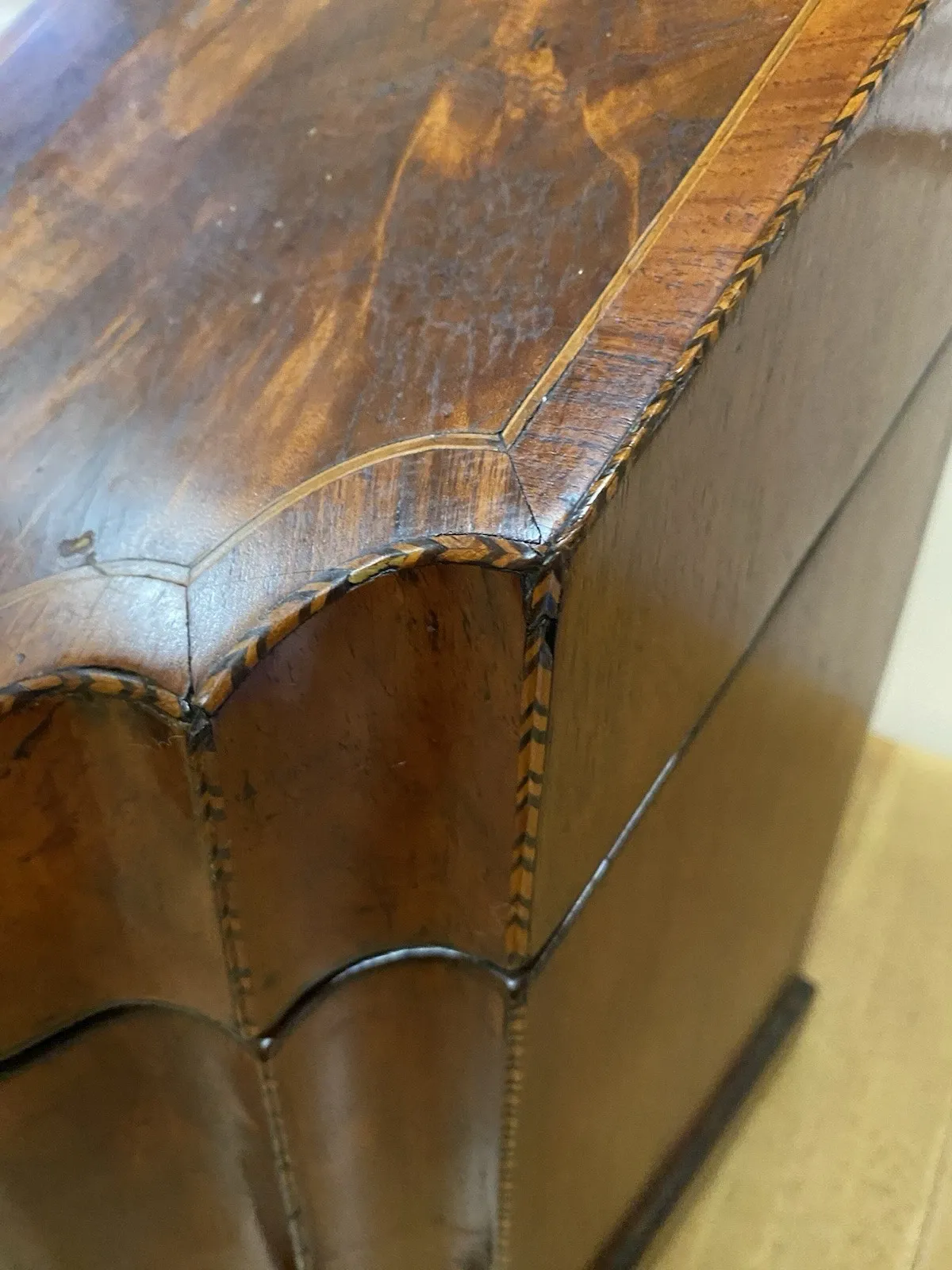 English George III Period Mahogany Cutlery Box with Marquetry Inlay thumbnail 11