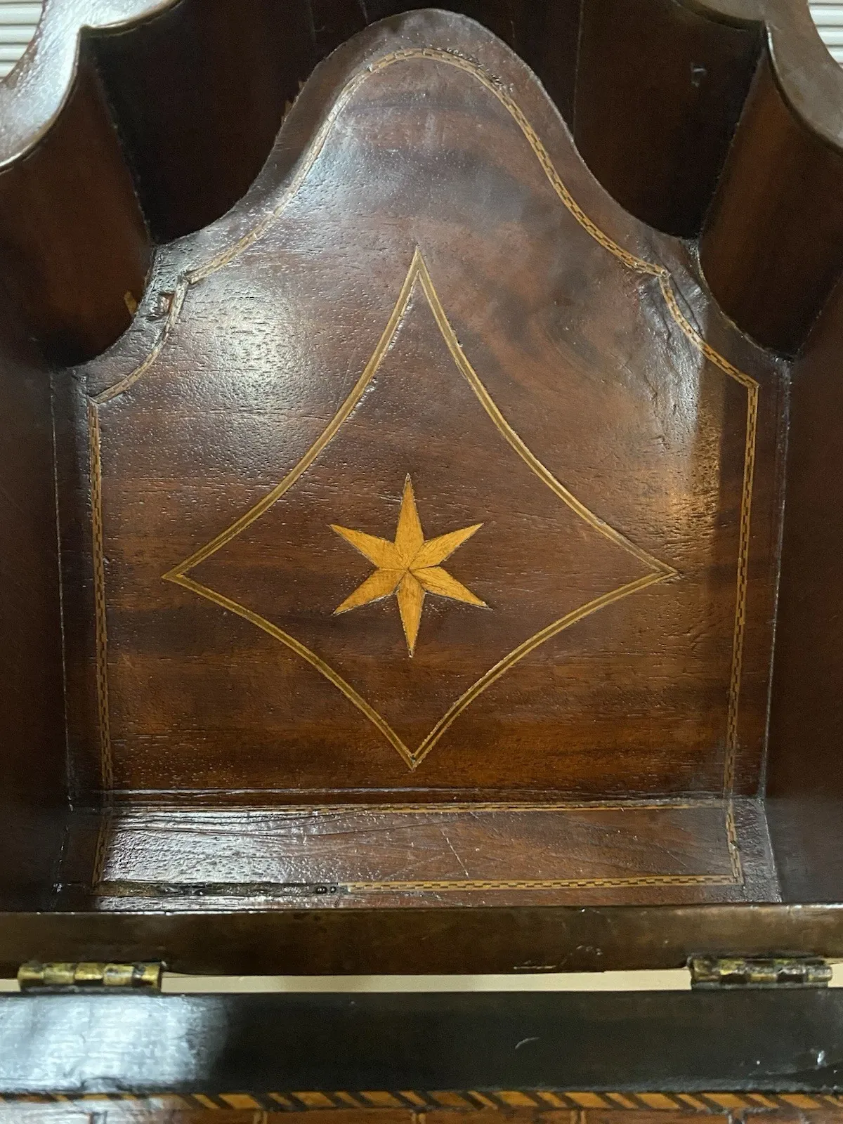 English George III Period Mahogany Cutlery Box with Marquetry Inlay thumbnail 4
