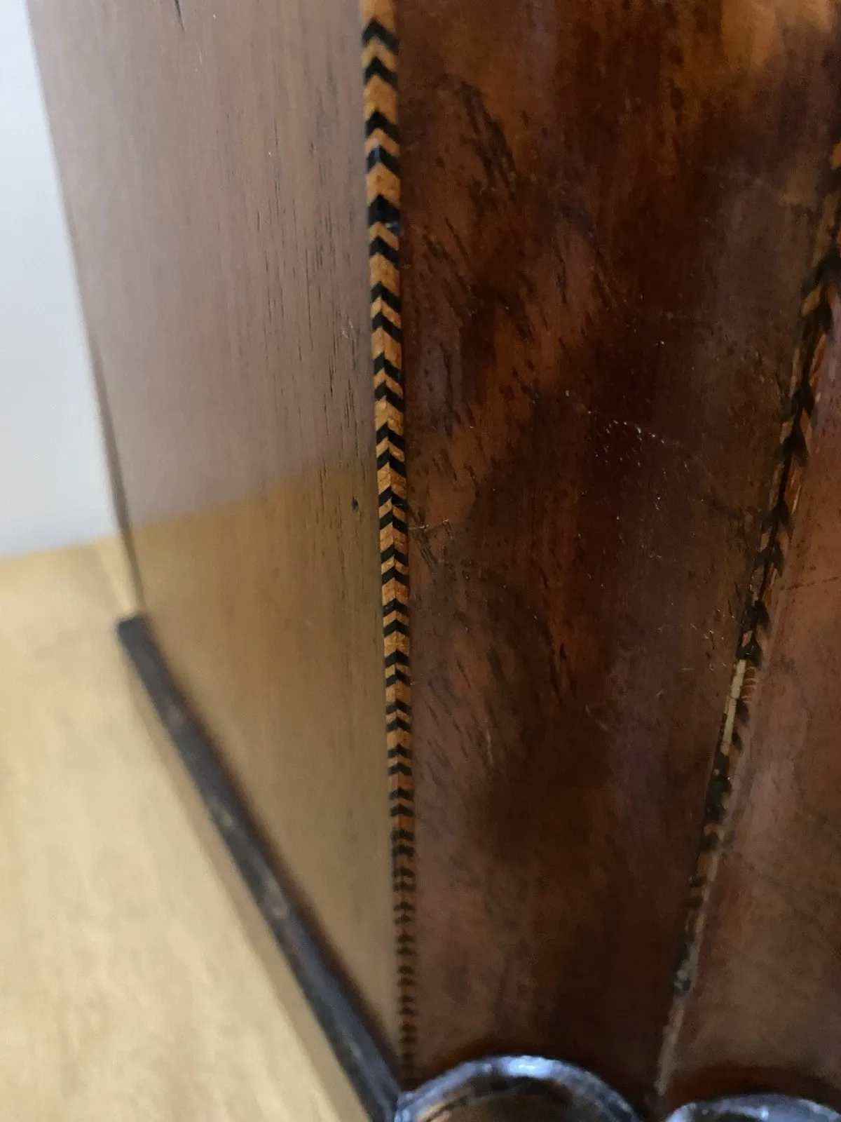 English George III Period Mahogany Cutlery Box with Marquetry Inlay thumbnail 6