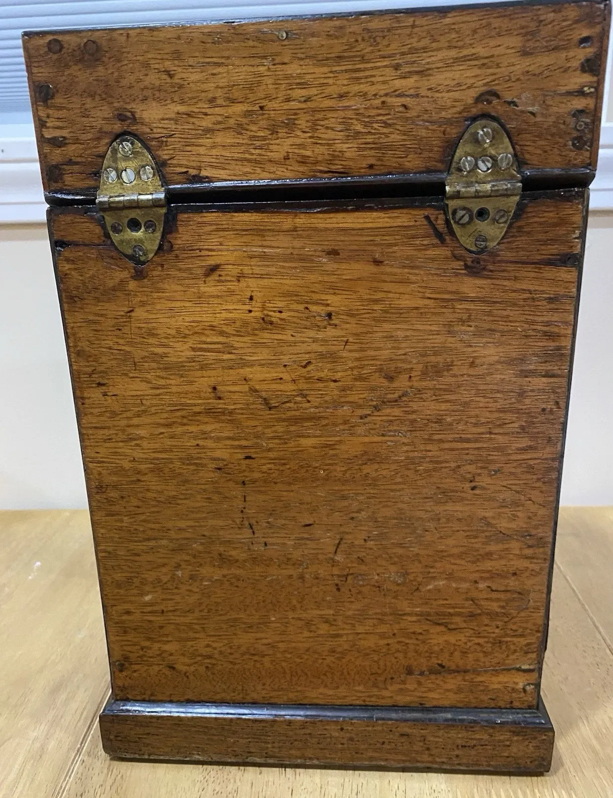 English George III Period Mahogany Cutlery Box with Marquetry Inlay thumbnail 9