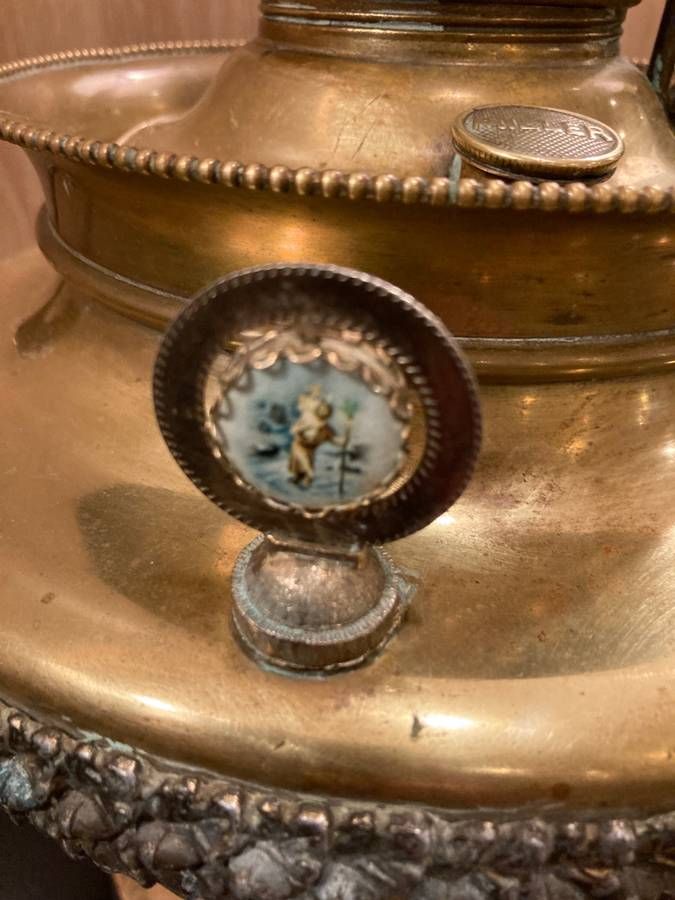 American Victorian Period Brass 'Juno' Banquet Oil Lamp by Edward Miller & Co. thumbnail 5