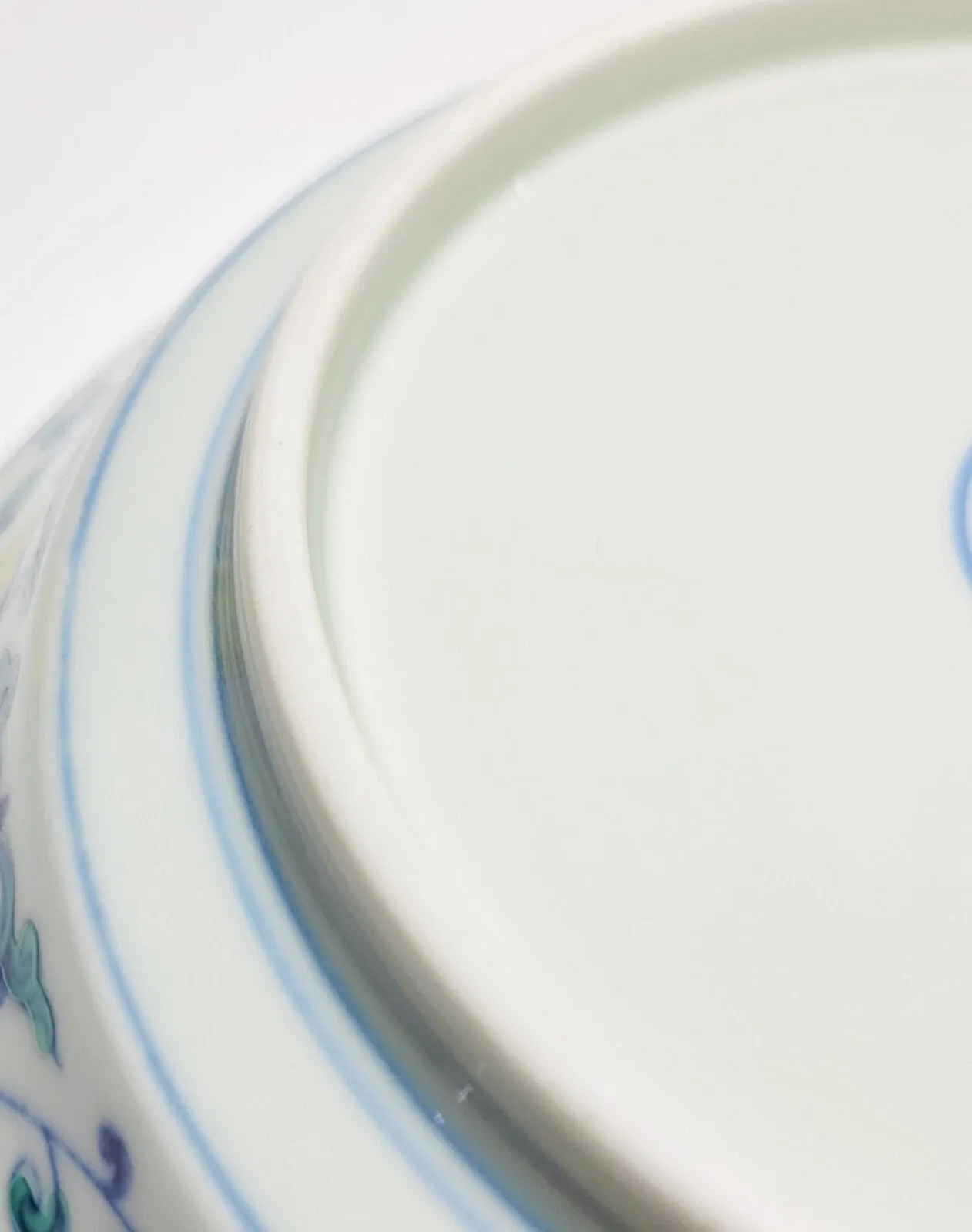 Chinese Doucai Dragon Dish Bearing Chenghua Mark thumbnail 7