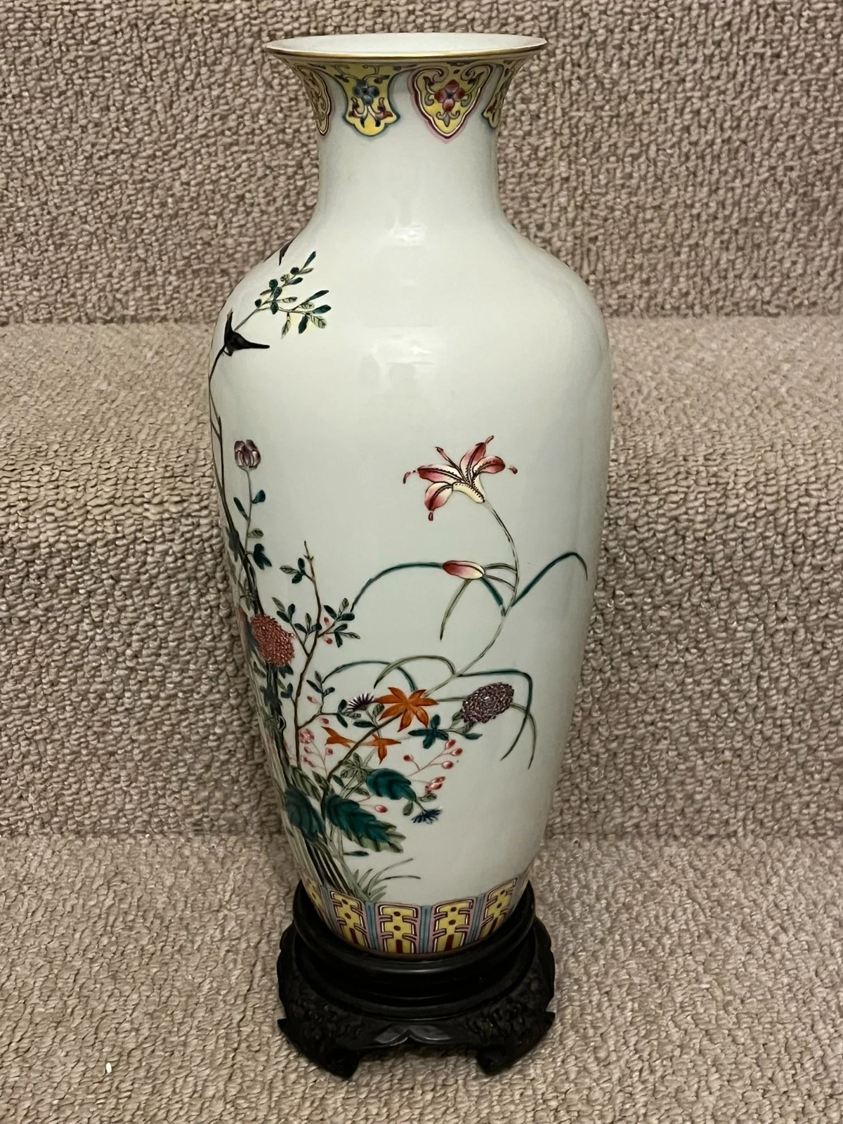 Chinese Famille Rose Style Porcelain Vase thumbnail 11