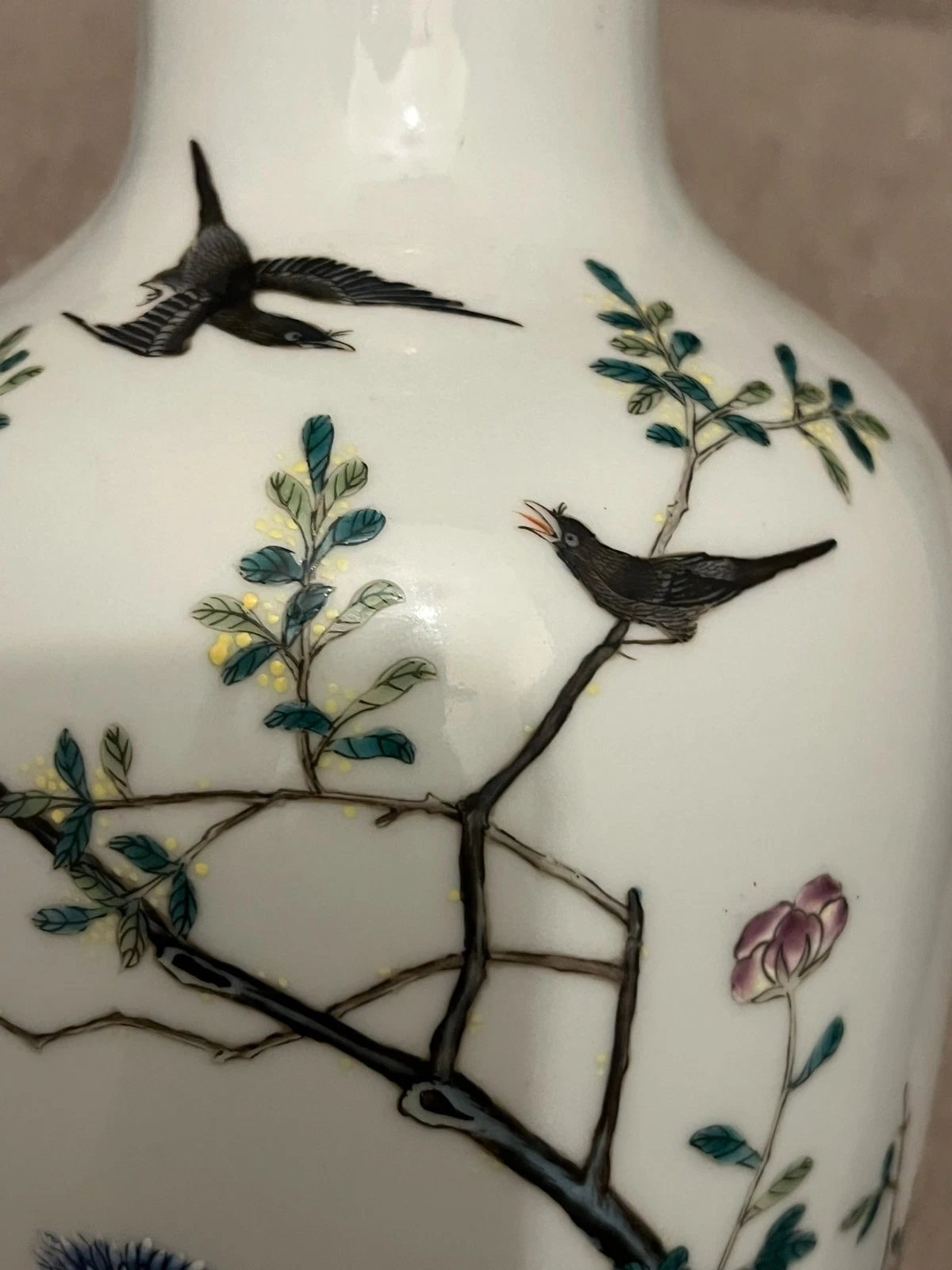 Chinese Famille Rose Style Porcelain Vase thumbnail 10