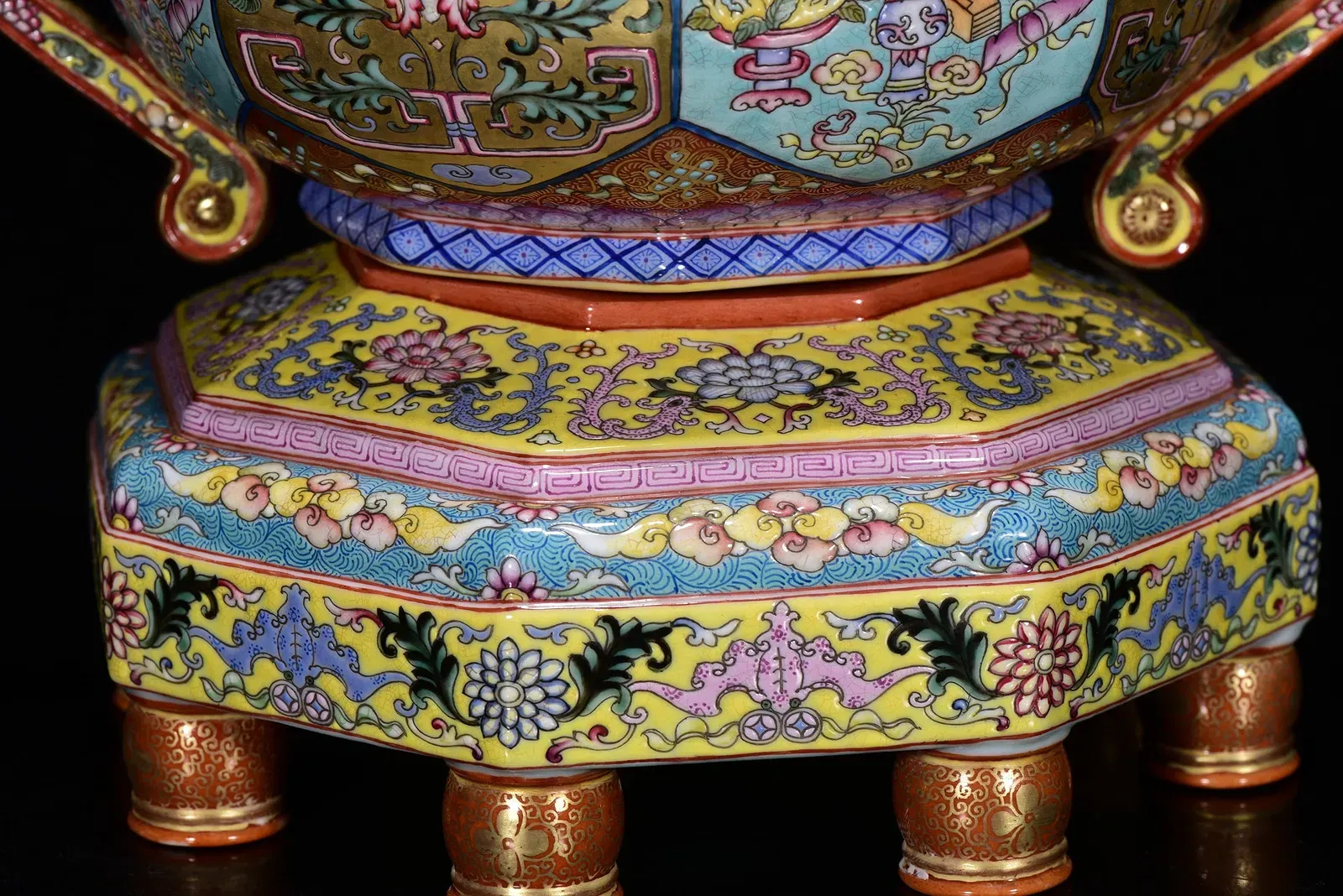 Chinese Famille Rose Style Porcelain Censer thumbnail 4
