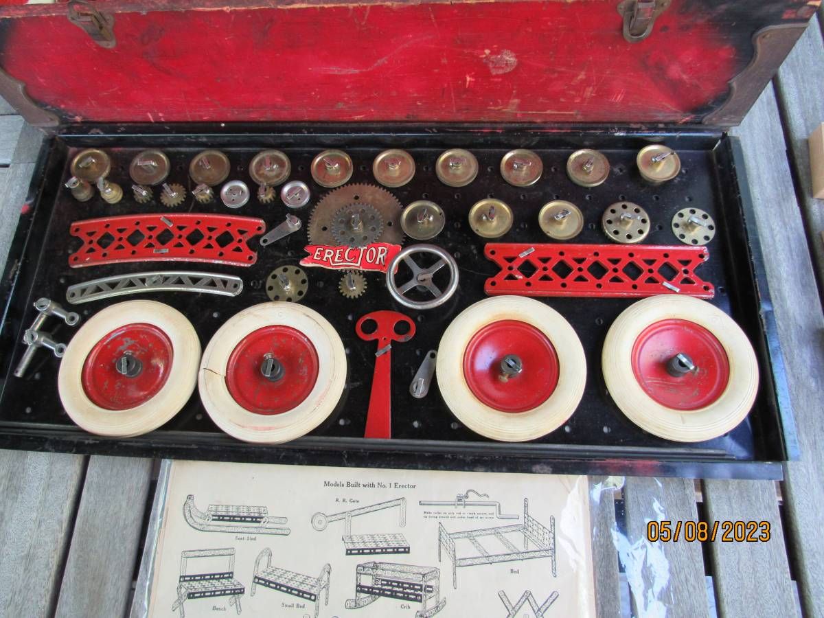 American A.C. Gilbert 'The New Erector' Metal Construction Set, Complete Boxed Example thumbnail 5