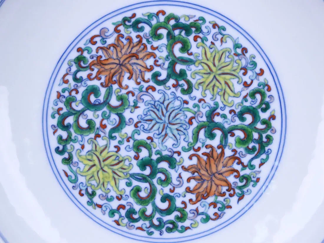 Chinese Doucai Style Porcelain Dish thumbnail 9
