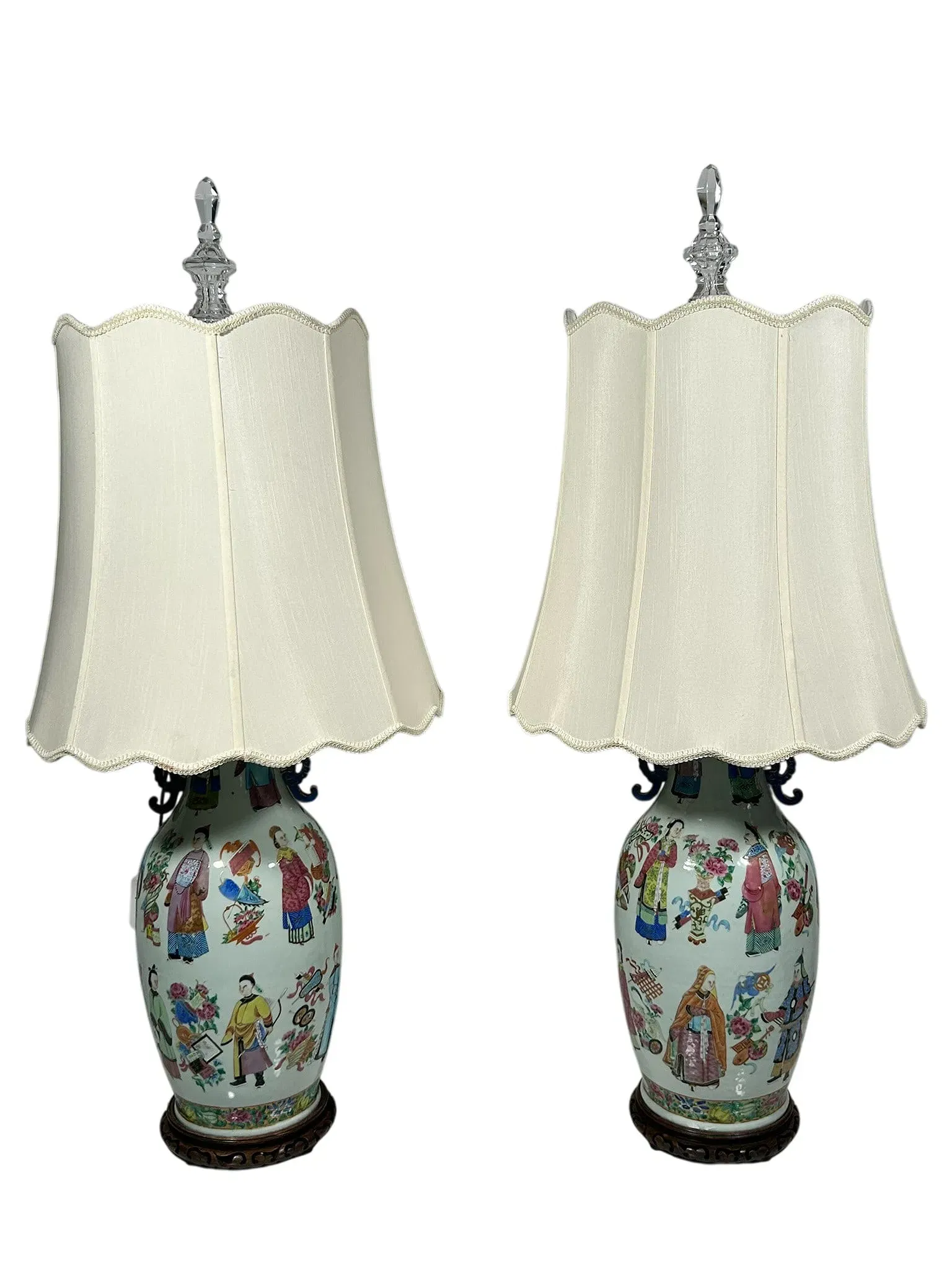 Chinese Export Porcelain Figural Baluster Table Lamps thumbnail 2