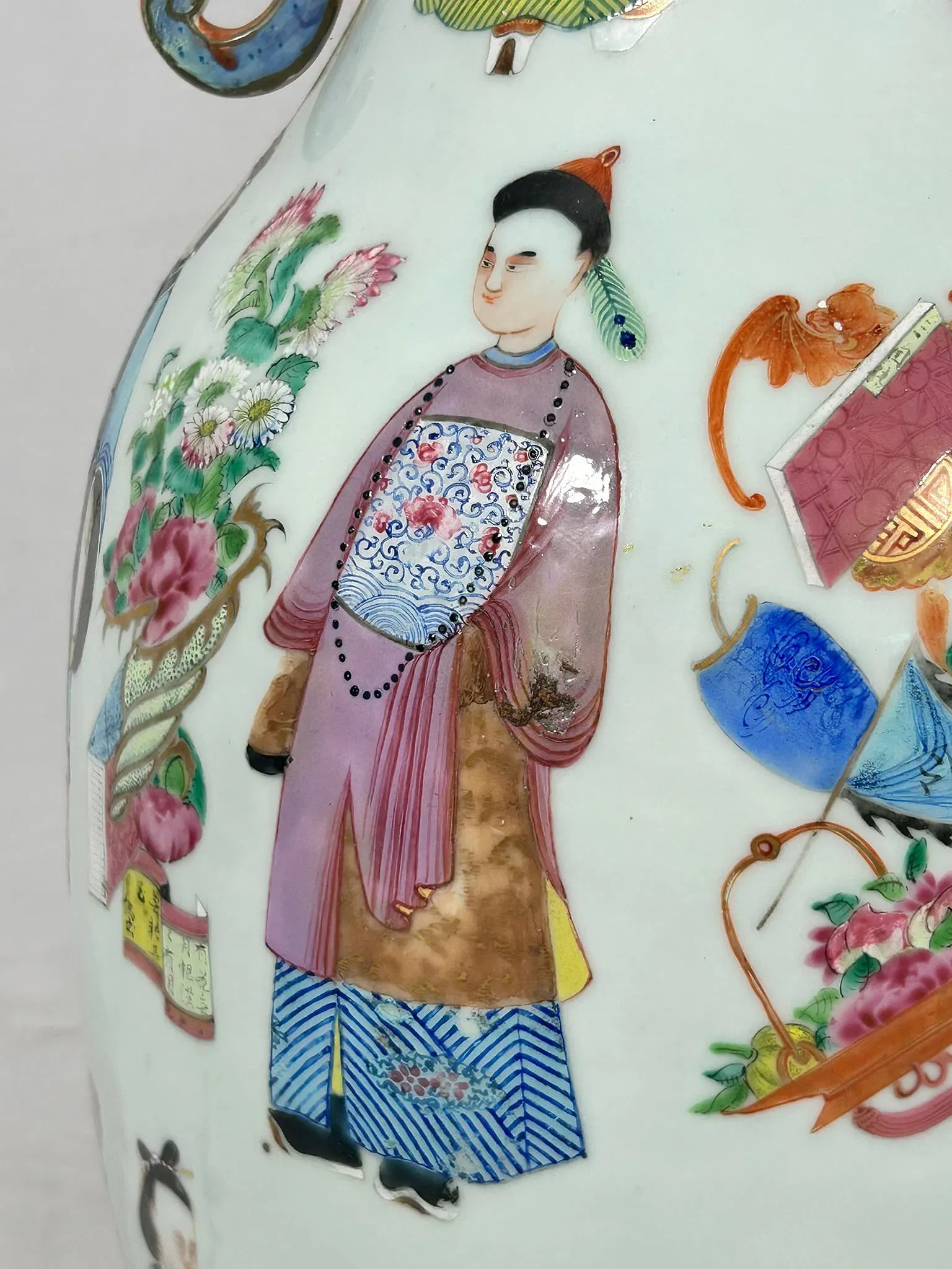 Chinese Export Porcelain Figural Baluster Table Lamps thumbnail 3