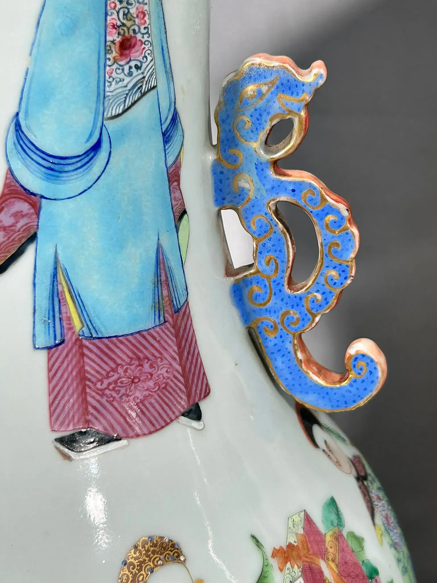 Chinese Export Porcelain Figural Baluster Table Lamps thumbnail 4