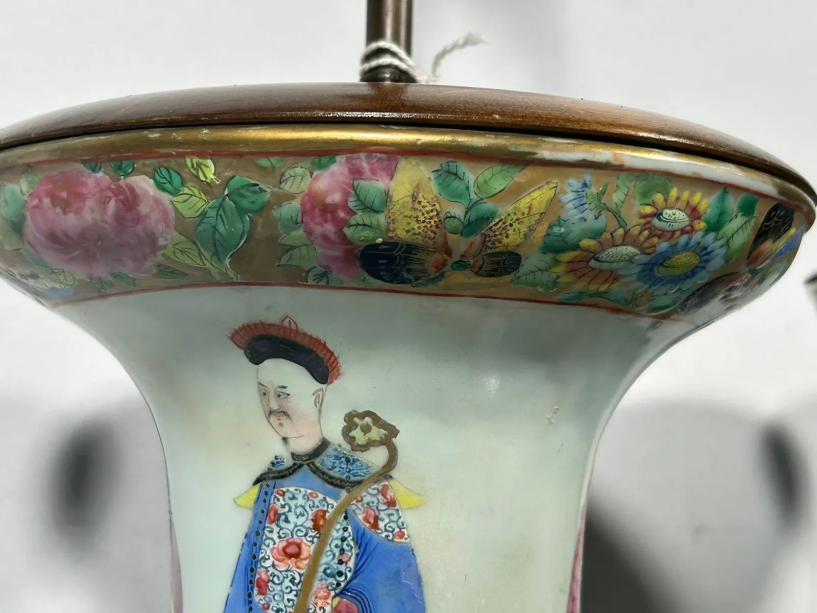 Chinese Export Porcelain Figural Baluster Table Lamps thumbnail 6