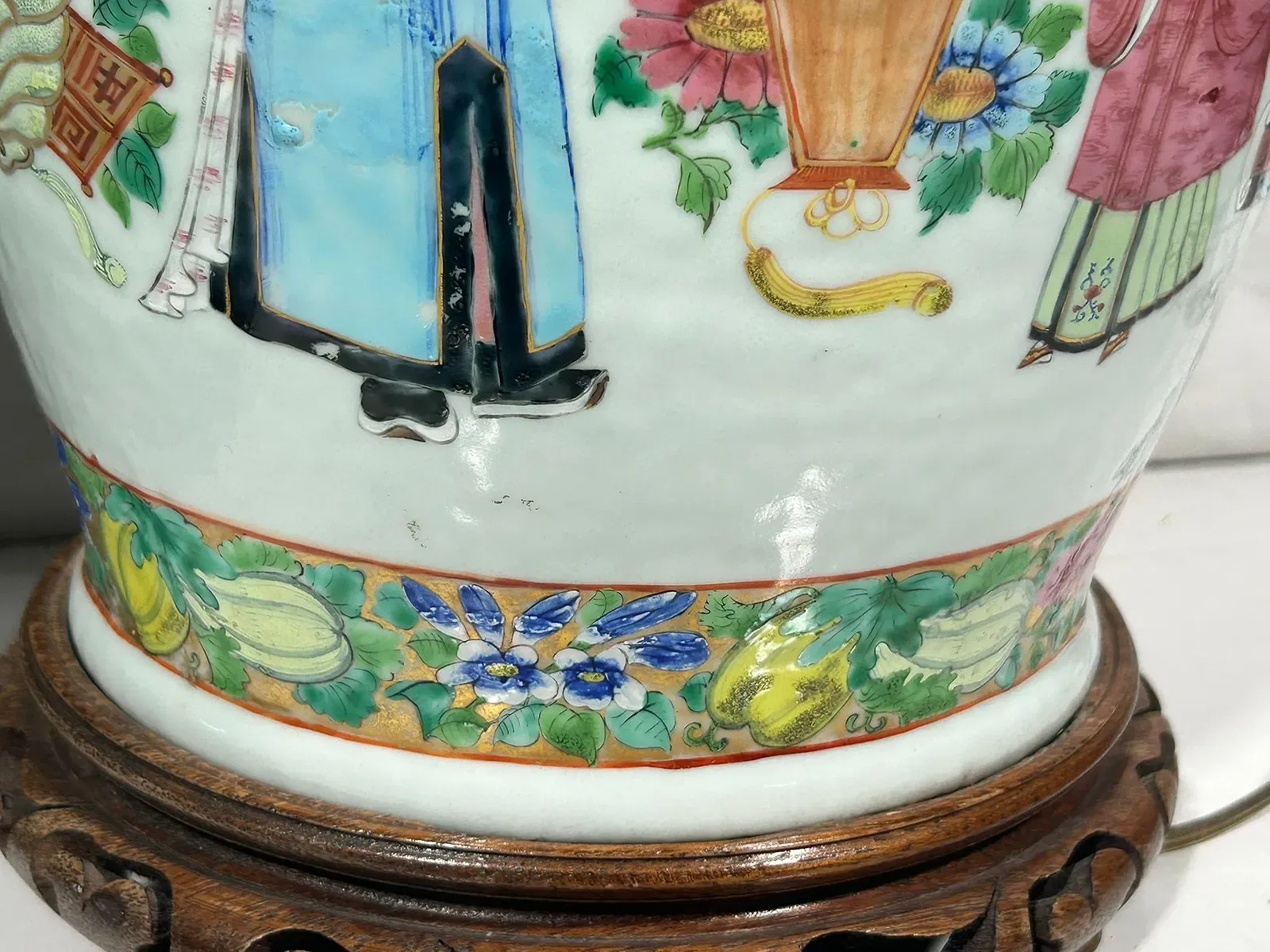 Chinese Export Porcelain Figural Baluster Table Lamps thumbnail 7