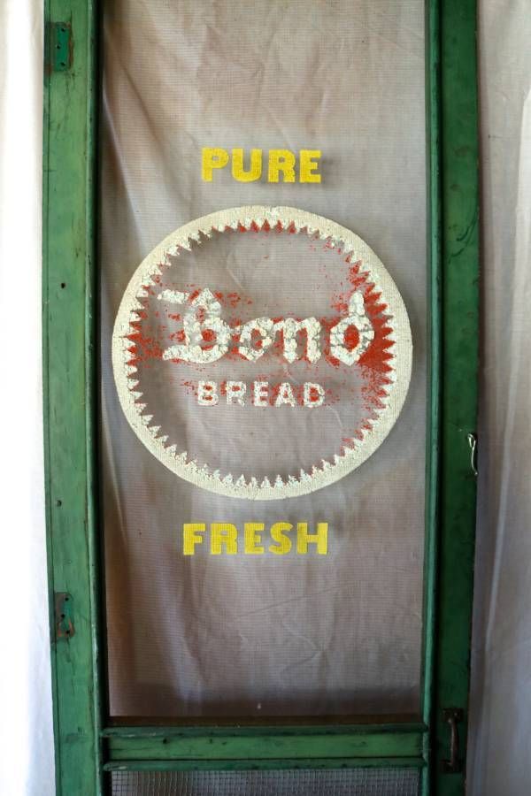 American General Store Advertising Painted Wood & Wire Screen Door — Bond Bread 'Pure Fresh' thumbnail 2
