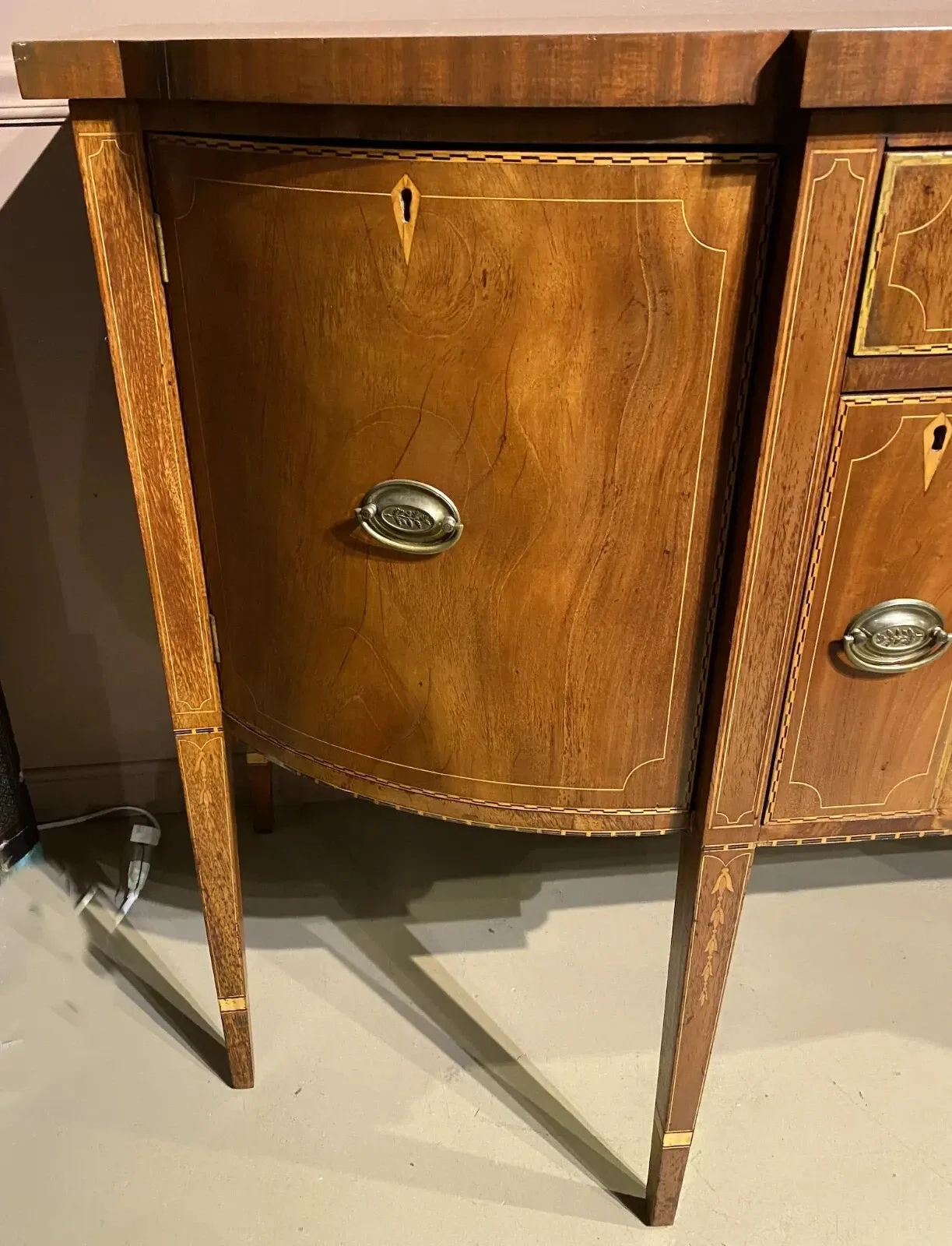 Federal Period Mahogany and Satinwood Inlaid Sideboard thumbnail 3