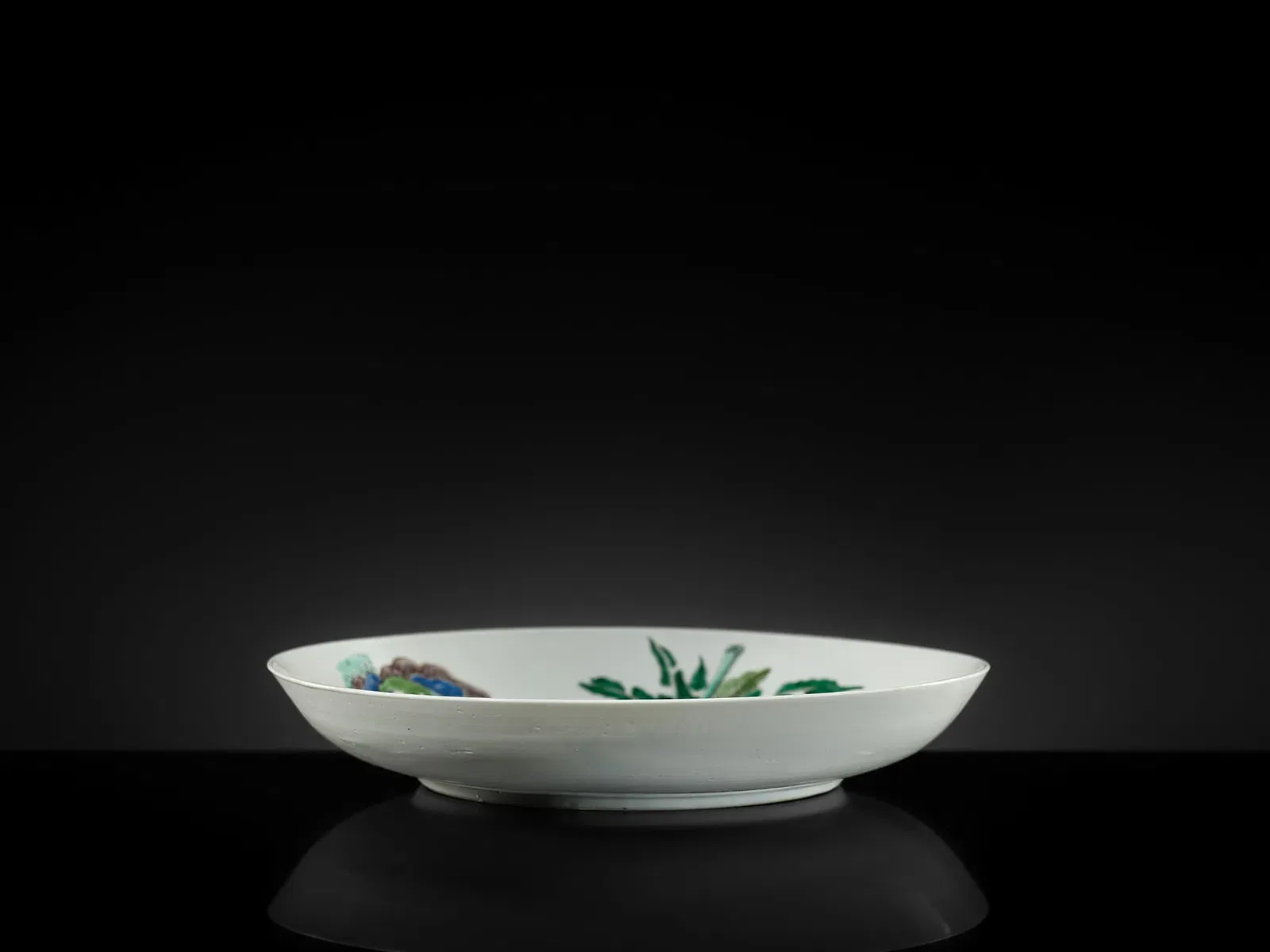 Chinese Qing Period Famille Verte Porcelain 'Lady and Boys' Dish thumbnail 12