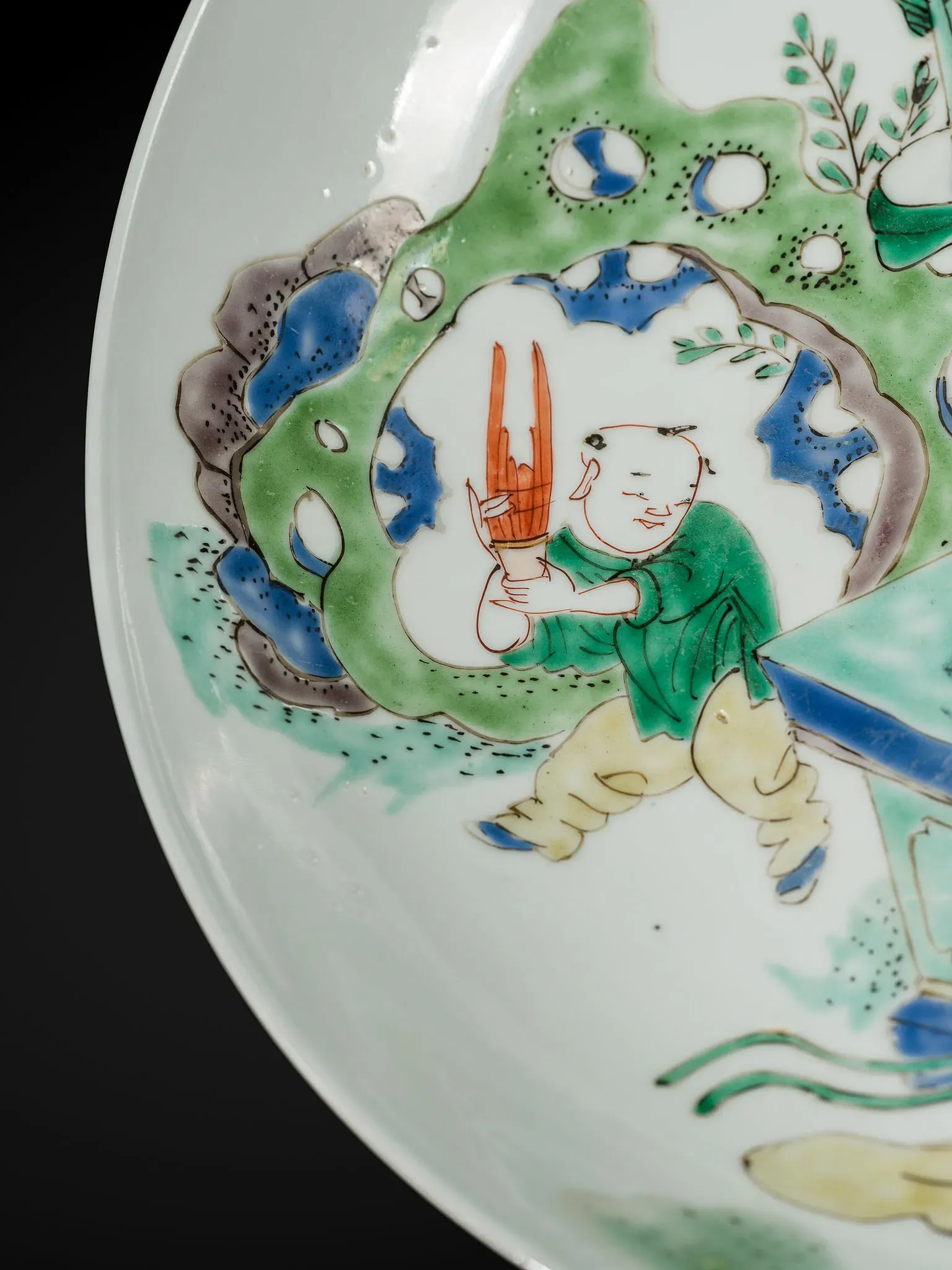 Chinese Qing Period Famille Verte Porcelain 'Lady and Boys' Dish thumbnail 5