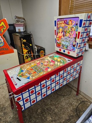 1965 Gottlieb KINGS & QUEENS Pinball Machine