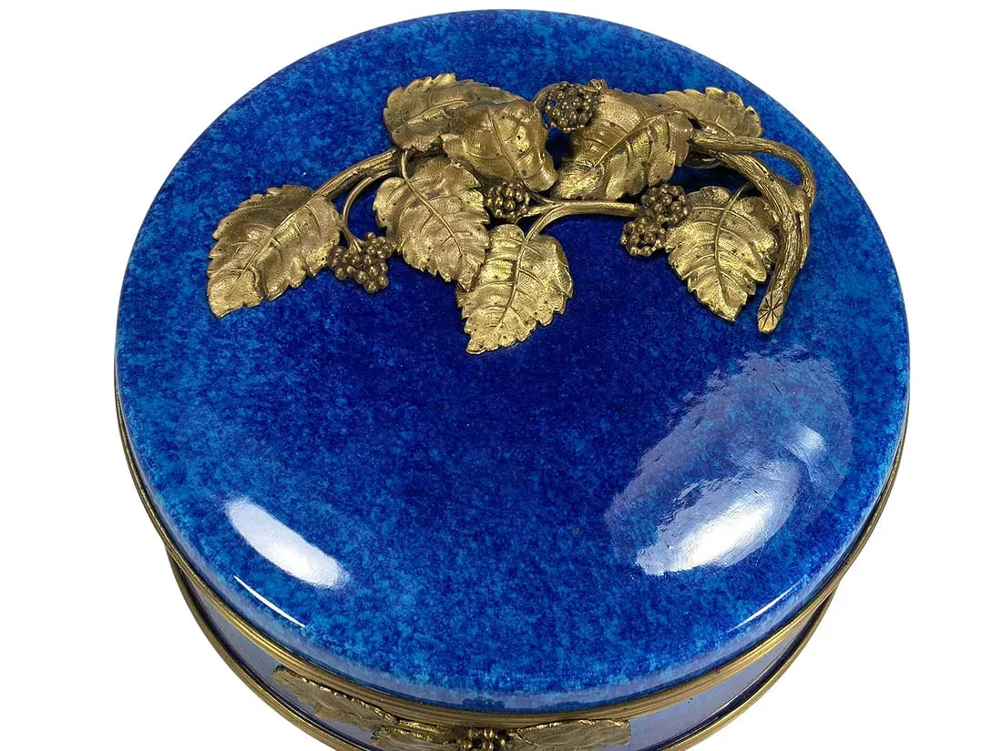 French Belle Époque Sèvres-Style Porcelain Box with Gilt Bronze Mounts thumbnail 2