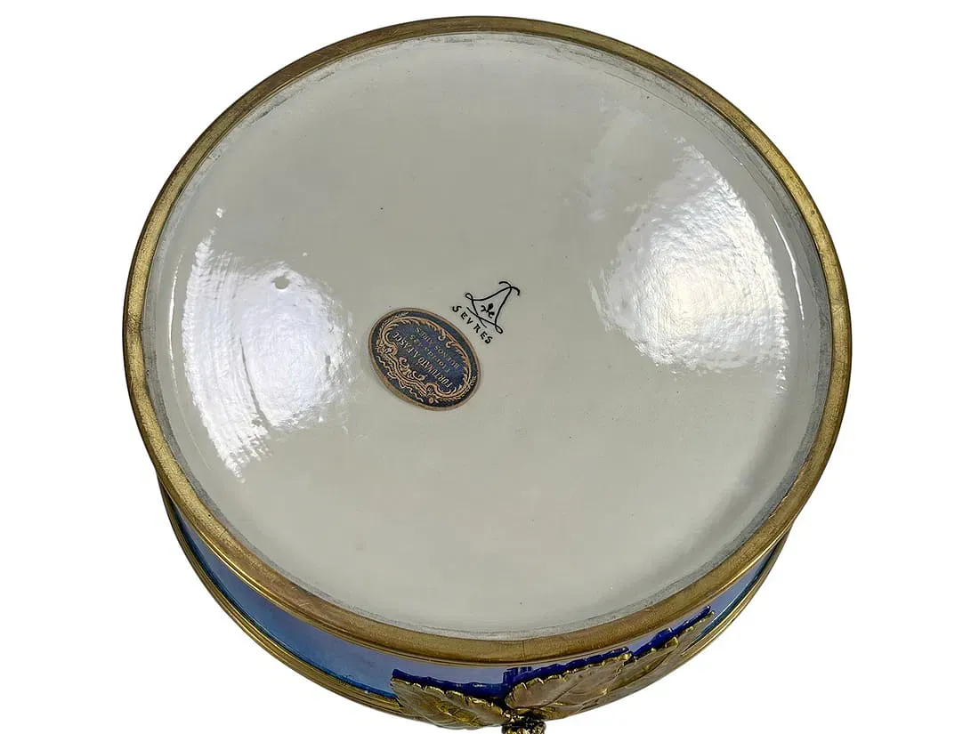 French Belle Époque Sèvres-Style Porcelain Box with Gilt Bronze Mounts thumbnail 6