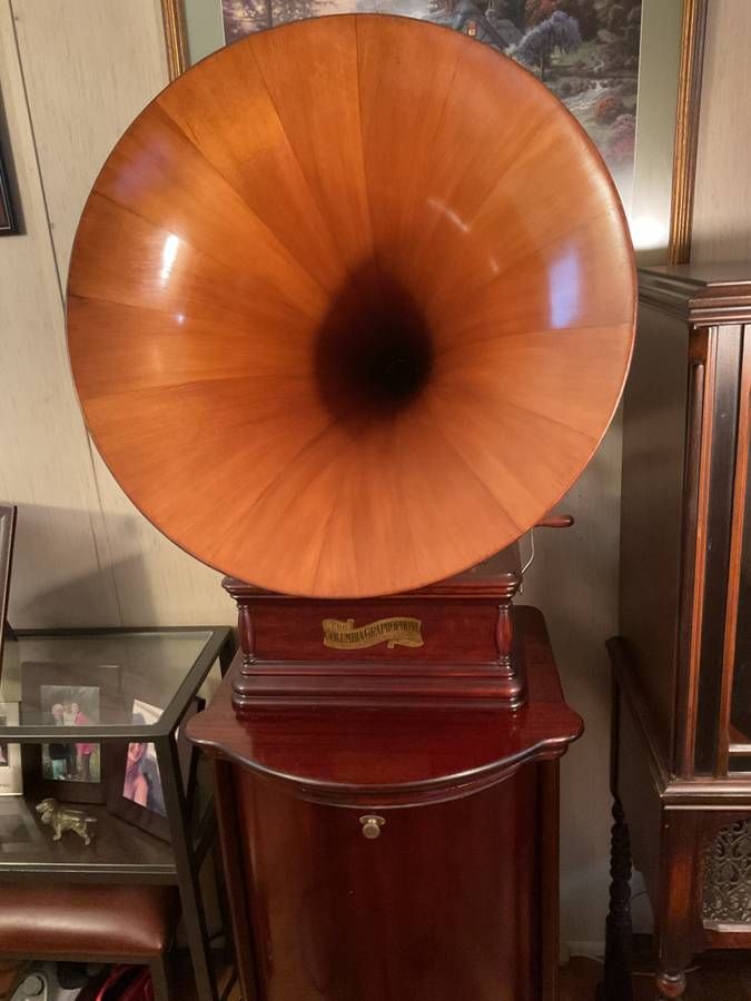 American Late Victorian Style Mahogany Columbia Graphophone Cylinder Phonograph with Morning Glory Horn thumbnail 2