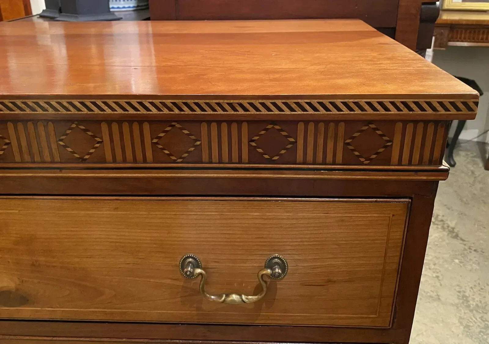 American Federal Period Mahogany and Inlaid Chest of Drawers thumbnail 5