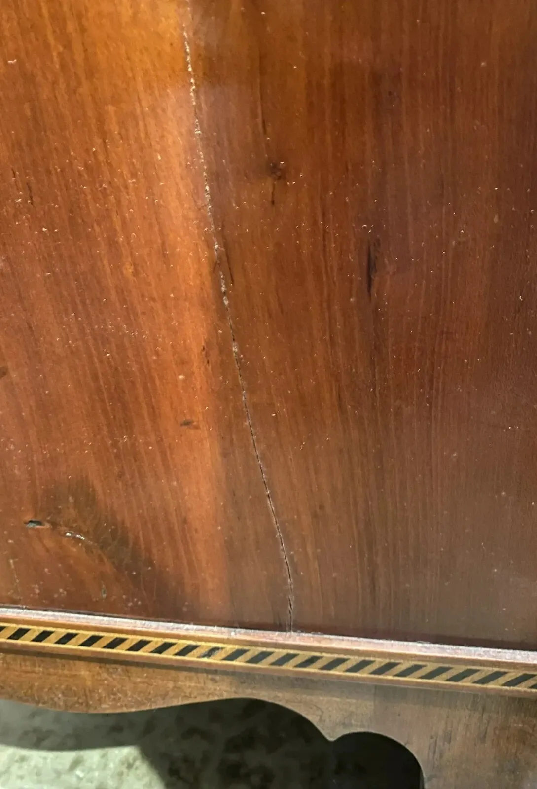 American Federal Period Mahogany and Inlaid Chest of Drawers thumbnail 7