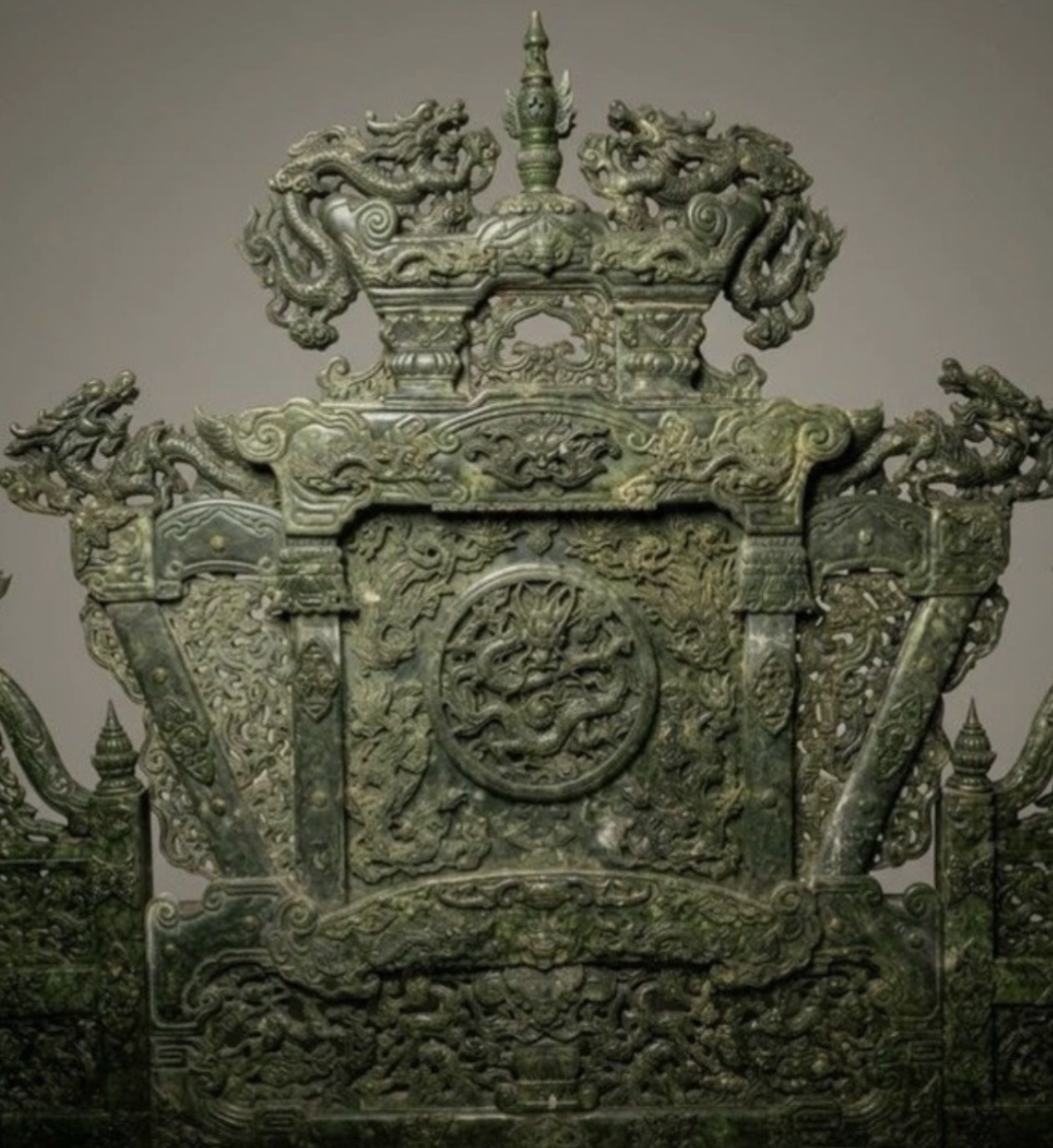 Chinese Qing Period Carved Jade Imperial Bed thumbnail 2