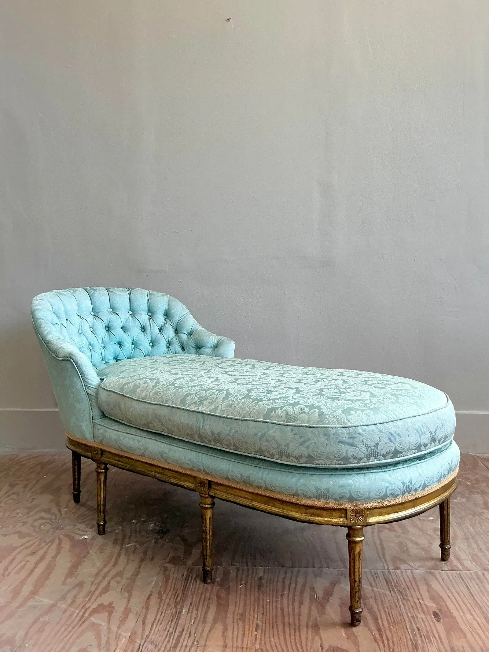 Louis XVI Period Giltwood Chaise Longue thumbnail 4