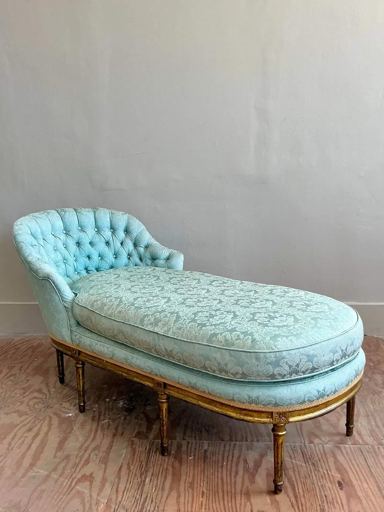 Louis XVI Period Giltwood Chaise Longue thumbnail 8