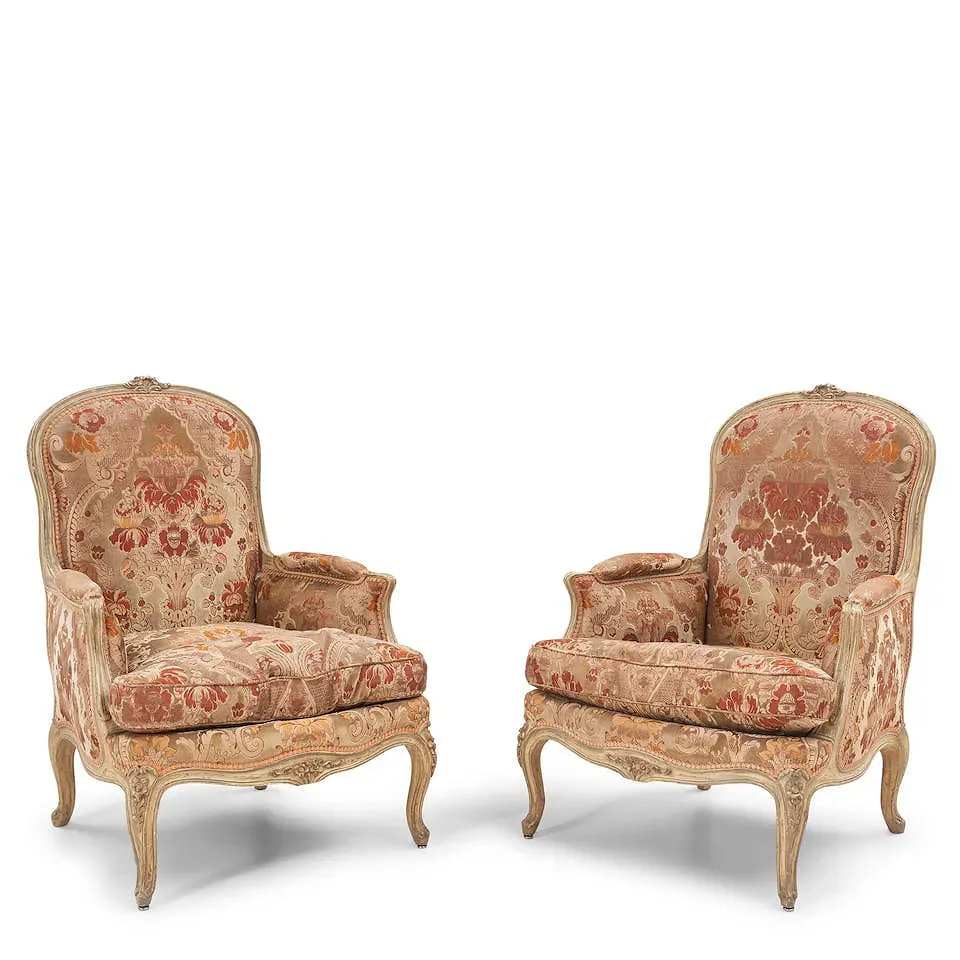 French Louis XV Period Carved Wood Fauteuils à la Reine (Pair) thumbnail 2