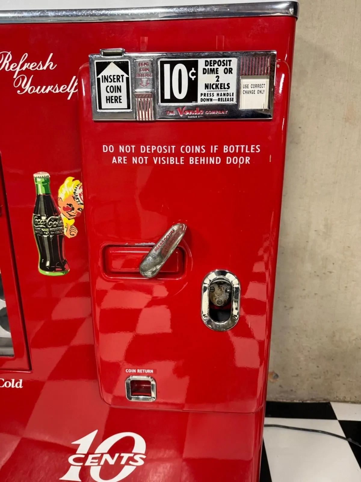 American Mid-Century Modern Painted Steel Coca-Cola Vendo H81-D Bottle Vending Machine thumbnail 2