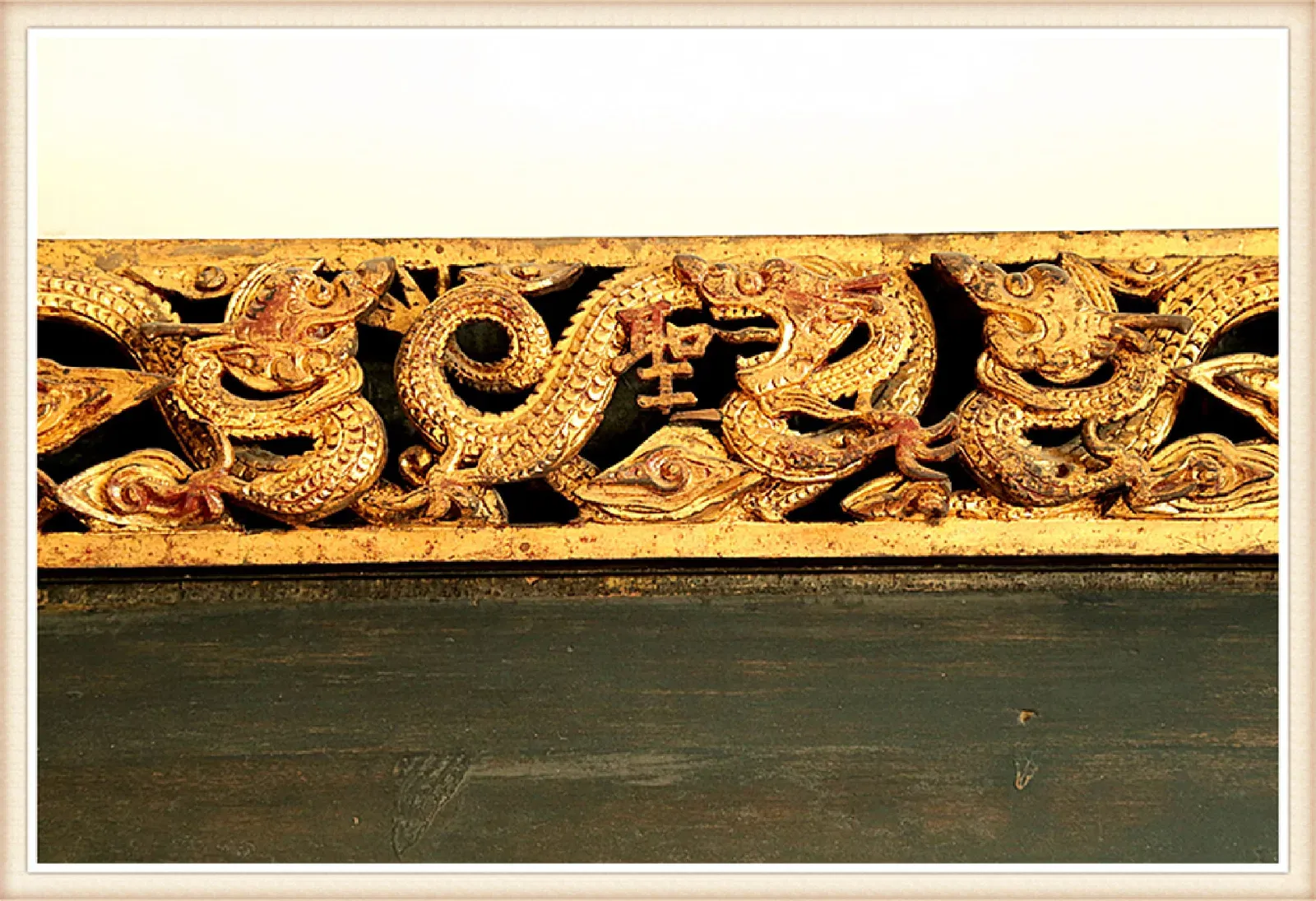 Qing Dynasty Gilt Carved Wood 'Wang Zhong Jian Li' Inscription Plaque thumbnail 2