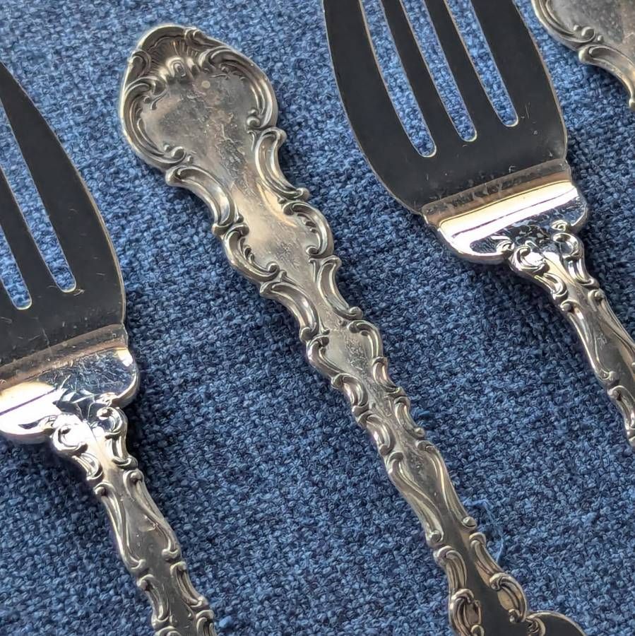 American Rococo Revival 'Strasbourg' Sterling Silver Flatware Service by Gorham (cased) thumbnail 4