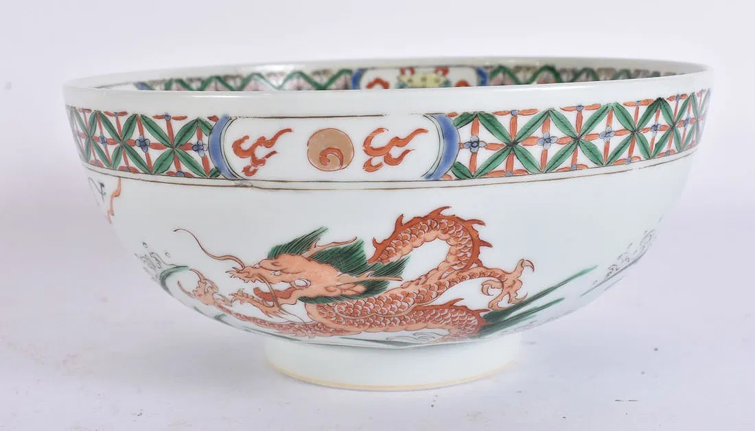 Chinese Qing Dynasty Chenghua Style 'Dragon and Fish' Porcelain Bowl