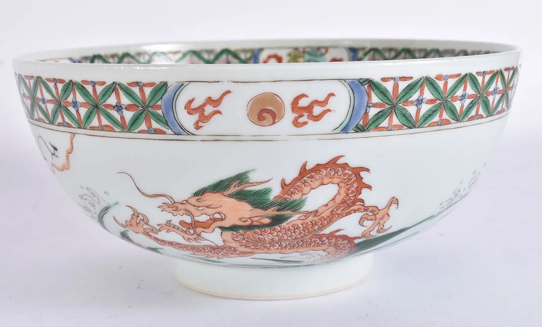 Chinese Qing Dynasty Chenghua Style 'Dragon and Fish' Porcelain Bowl thumbnail 3