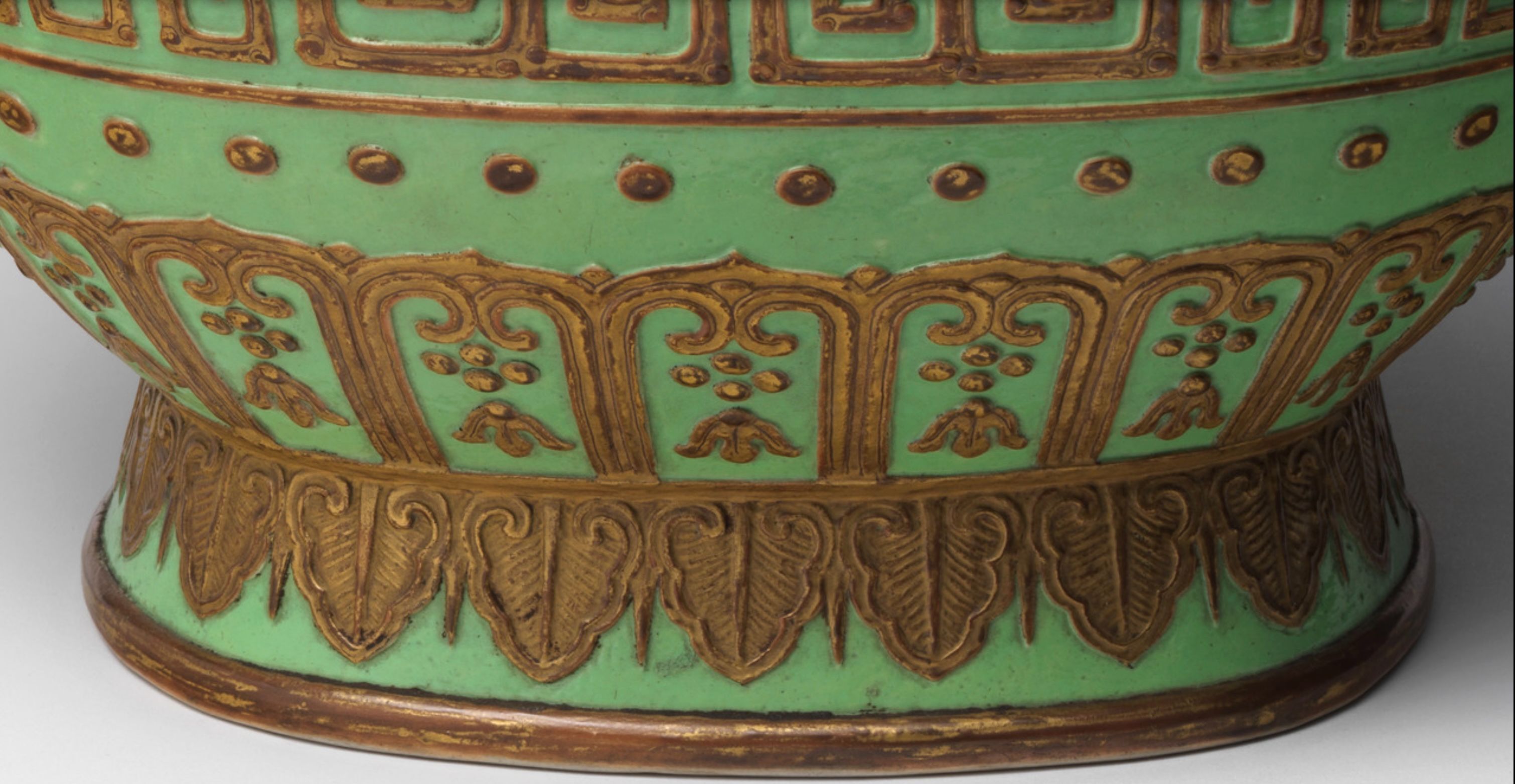 Qing Style Green-Ground Gilt-Relief Porcelain Hu-Form Vase thumbnail 4